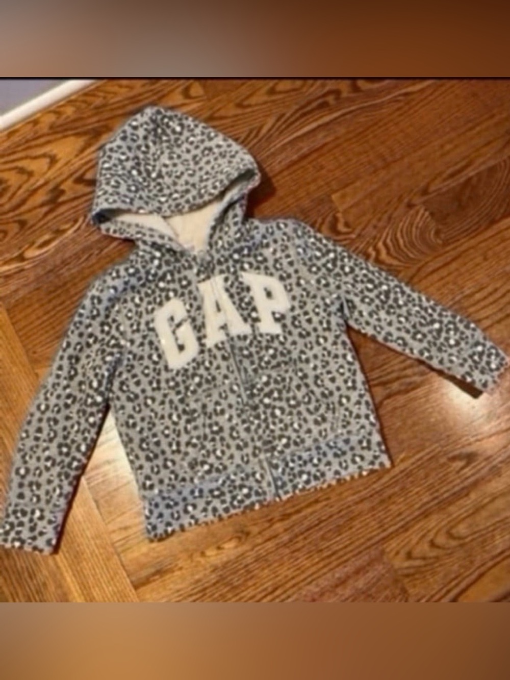 Gap girls grey leopard fleece sweatshirt size 6/7
